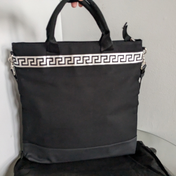 Versace - Picture 7 of 14